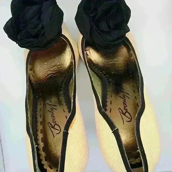 Beverly Feldman tan and black high heels - Picture 7 of 10